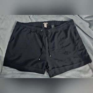 H&M - Women's Drawstring Black Cuffed Hem Shorts - Lightweight - Size 24